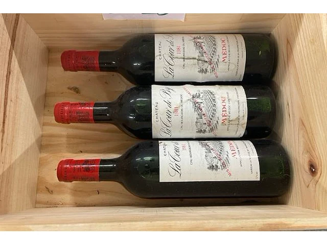 3 flessen château la tour de by médoc, 1981 - afbeelding 2 van  2