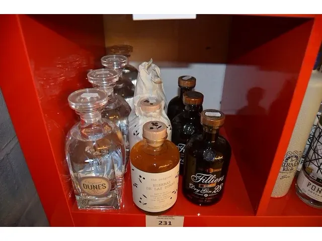 3 flessen filliers classic dry gin 50cl, 3 flessen the original hierbas de las dunas 50cl, 4 flessen original dunes premium gin 70cl (642,643,644) - afbeelding 1 van  5