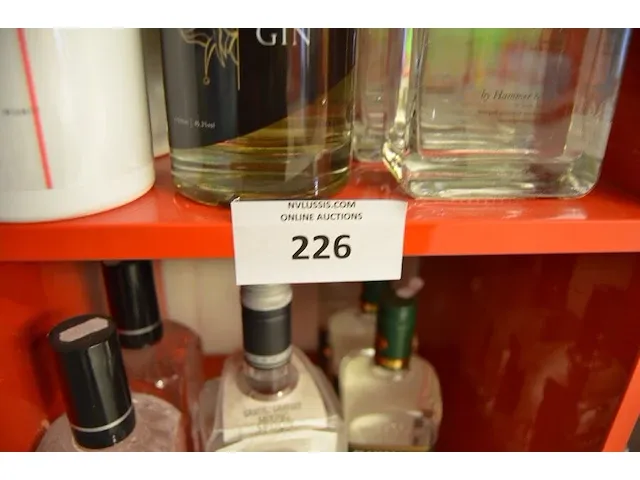 3 flessen geranium dry gin 70cl, 2 flessen crazy monday gin barrel aged 50cl, 4 flessen crazy monday gin 50cl (625,626,627) - afbeelding 2 van  5