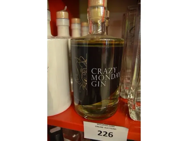 3 flessen geranium dry gin 70cl, 2 flessen crazy monday gin barrel aged 50cl, 4 flessen crazy monday gin 50cl (625,626,627) - afbeelding 4 van  5
