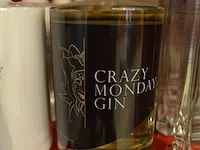 3 flessen geranium dry gin 70cl, 2 flessen crazy monday gin barrel aged 50cl, 4 flessen crazy monday gin 50cl (625,626,627) - afbeelding 4 van  5