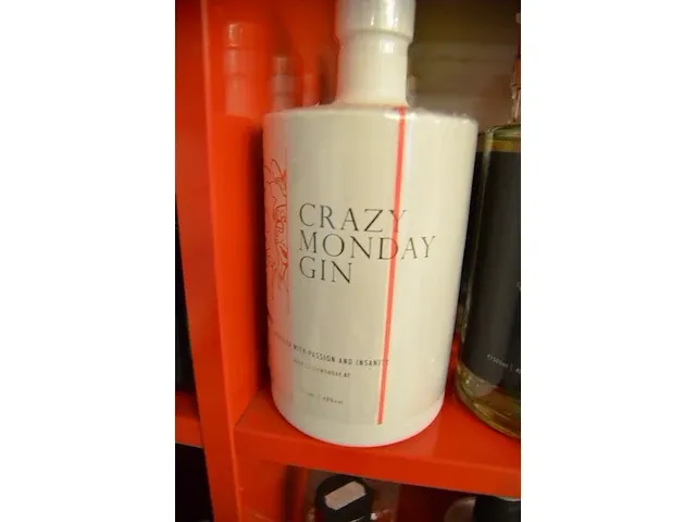 3 flessen geranium dry gin 70cl, 2 flessen crazy monday gin barrel aged 50cl, 4 flessen crazy monday gin 50cl (625,626,627) - afbeelding 5 van  5