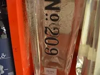 3 flessen haymans old town gin 70cl, 1 fles bankes dry gin 1l, 2 flessen no 209 gin 70cl (622,623,624) - afbeelding 3 van  5