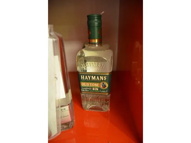 3 flessen haymans old town gin 70cl, 1 fles bankes dry gin 1l, 2 flessen no 209 gin 70cl (622,623,624) - afbeelding 5 van  5