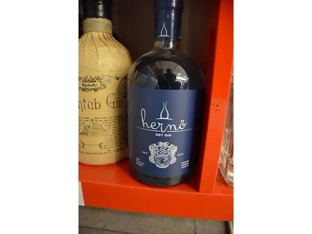 3 flessen herno dry gin 50cl, 1 fles bathtub gin 70cl, 5 flessen sipsmith summer cup 50cl, 2 flessen xo gin saint-tropez 50cl (635,636,637,638) - afbeelding 2 van  6