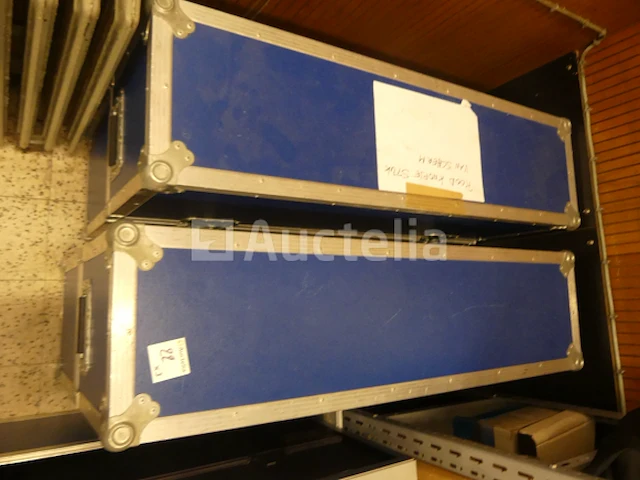 3 flightcases met 2 schermen - afbeelding 1 van  6