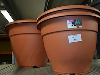 3 grote bloempot elho: 2x35 liter + 1 x 60 liter kleur terracotta - afbeelding 1 van  3