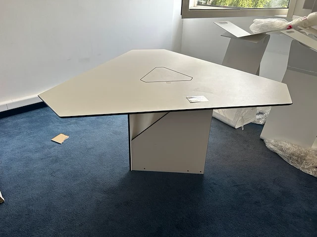 3 hoekige tafel - afbeelding 1 van  4