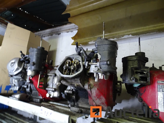 3 honda 270 cc motoren te reviseren - afbeelding 7 van  9