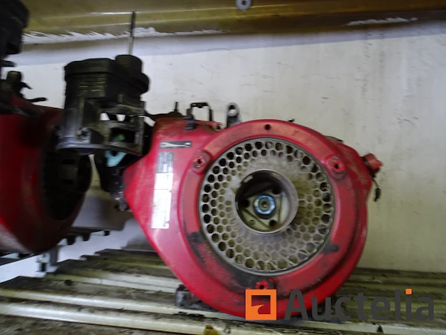 3 honda 270 cc motoren te reviseren - afbeelding 8 van  9