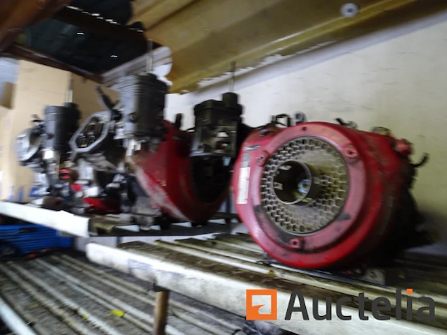 3 honda 270 cc motoren te reviseren - afbeelding 9 van  9