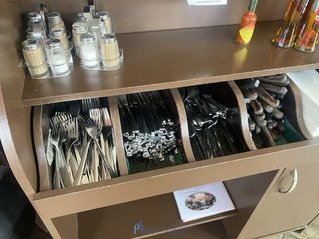 3 houten buffetkasten - afbeelding 4 van  8