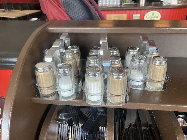 3 houten buffetkasten - afbeelding 5 van  8