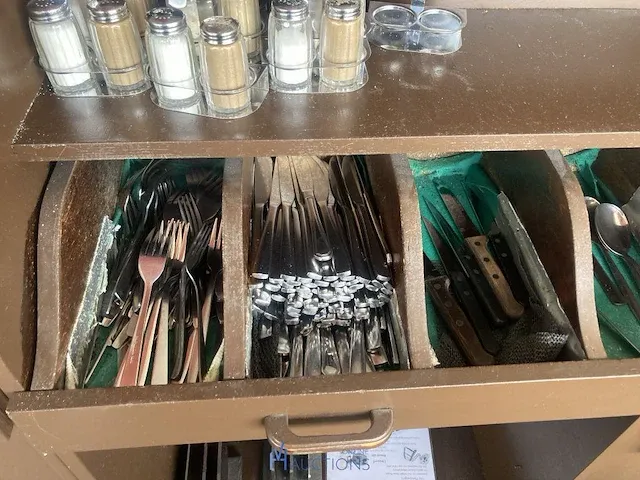 3 houten buffetkasten - afbeelding 8 van  8