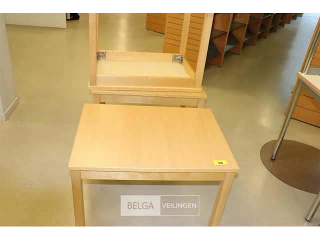 3 houten kindertafeltjes - afbeelding 1 van  2