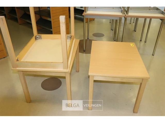 3 houten kindertafeltjes - afbeelding 2 van  2
