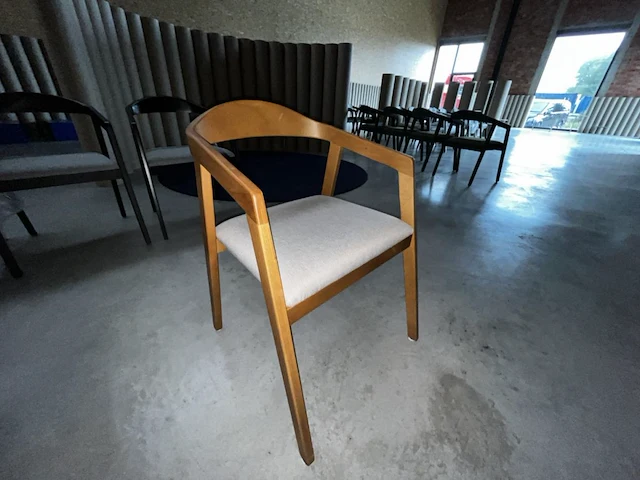 3 houten stoelen - afbeelding 2 van  5