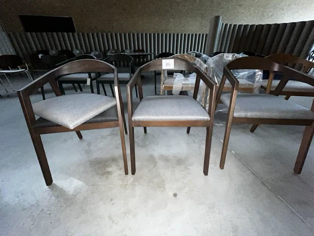 3 houten stoelen - afbeelding 1 van  7