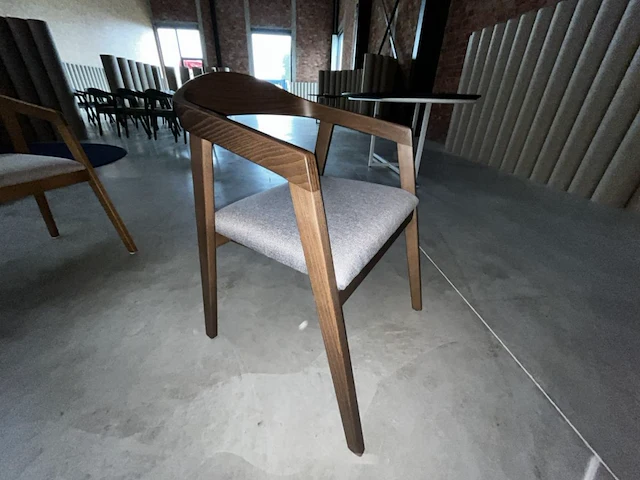 3 houten stoelen - afbeelding 2 van  7