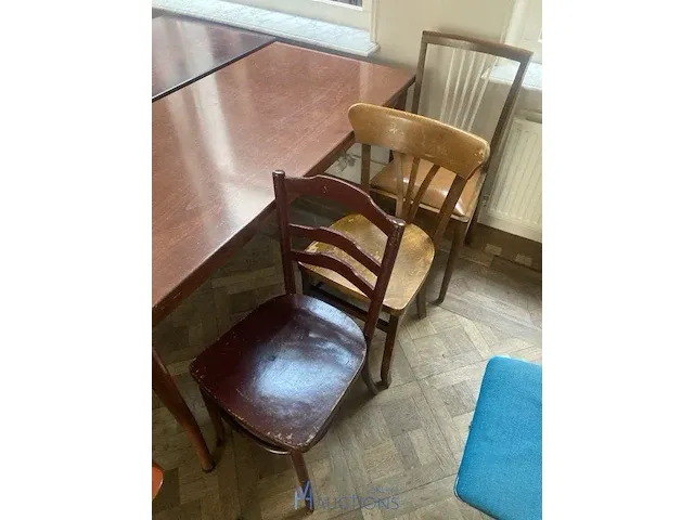 3 houten tafels met 10 stoelen - afbeelding 6 van  8