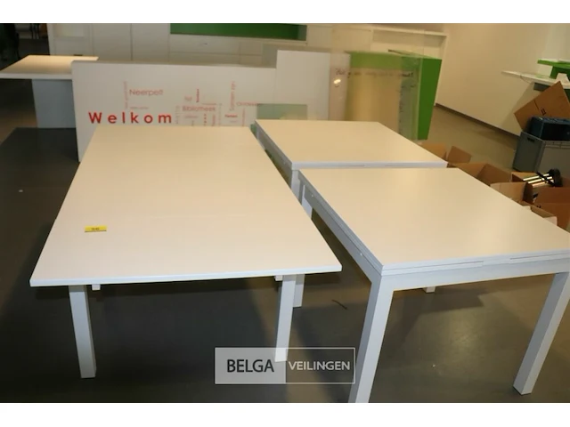 3 houten tafeltjes - afbeelding 1 van  2
