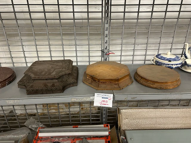 3 houten voetstukken - afbeelding 1 van  5