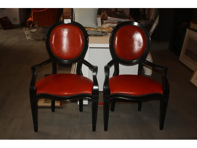 3 ingelijste gravures, 11 niet ingelijste gravures, 2 medaillonstoelen bekleed met rood leder (75,76,77) - afbeelding 1 van  7