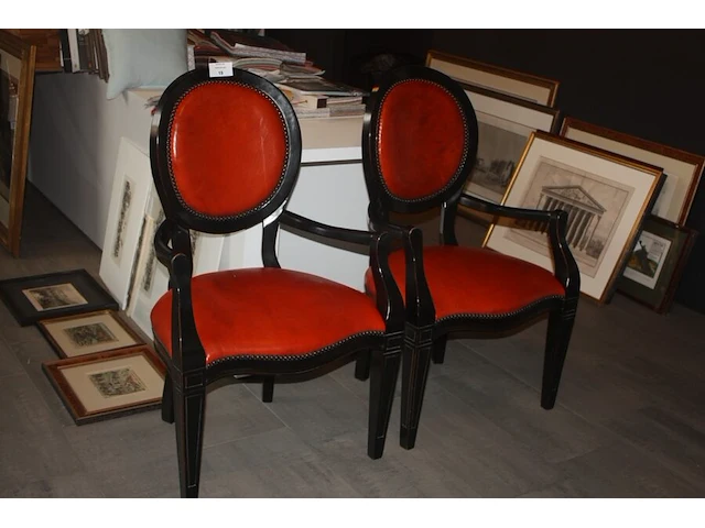 3 ingelijste gravures, 11 niet ingelijste gravures, 2 medaillonstoelen bekleed met rood leder (75,76,77) - afbeelding 2 van  7