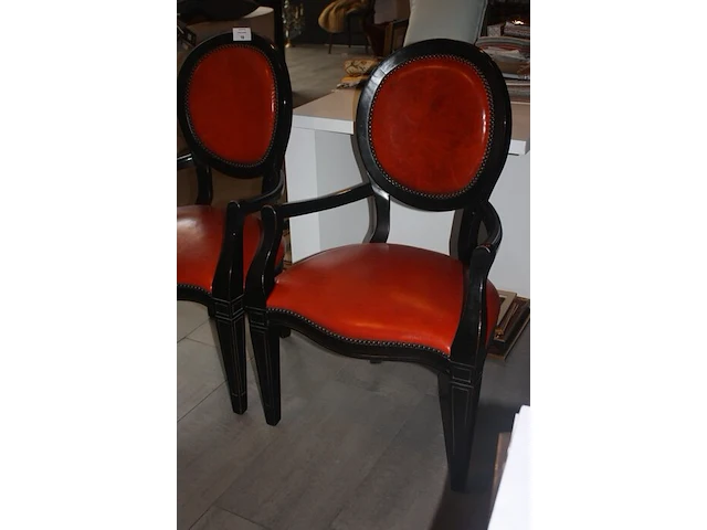 3 ingelijste gravures, 11 niet ingelijste gravures, 2 medaillonstoelen bekleed met rood leder (75,76,77) - afbeelding 4 van  7