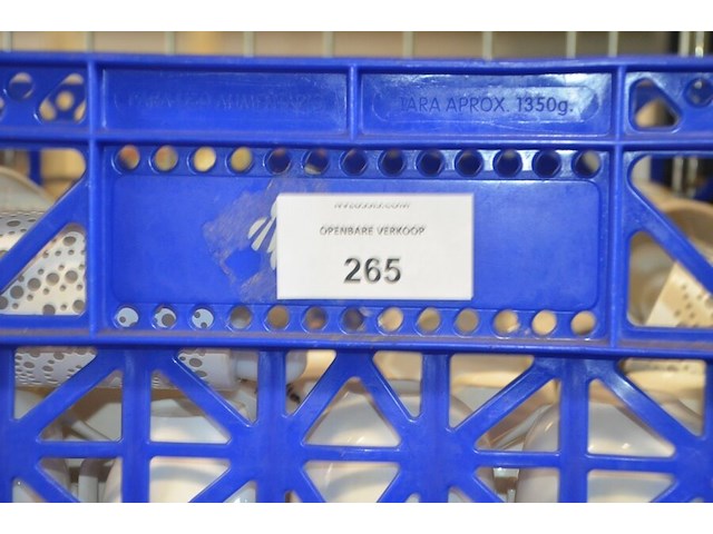 3 inox grote kookketels, inox kommen, ca. 160 stuks zwart moderne borden en schotels, partij glazen en bestek, snijplanken, partij porselein - afbeelding 1 van  12