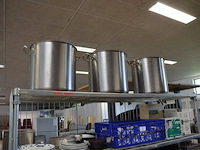 3 inox grote kookketels, inox kommen, ca. 160 stuks zwart moderne borden en schotels, partij glazen en bestek, snijplanken, partij porselein - afbeelding 9 van  12