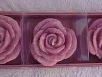3 kaarsen rozen in houten box - afbeelding 3 van  3