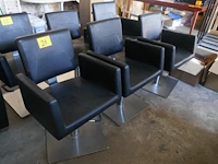 3 kappersstoelen
