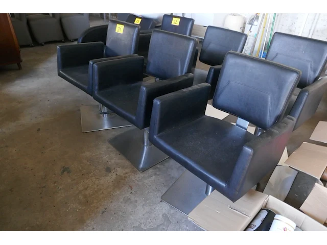 3 kappersstoelen - afbeelding 2 van  4