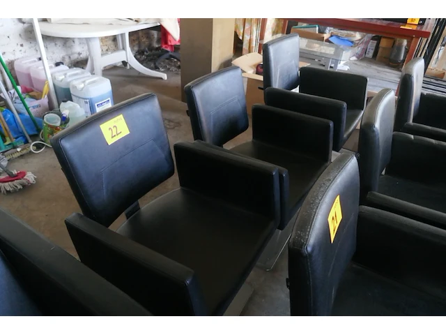 3 kappersstoelen - afbeelding 1 van  4