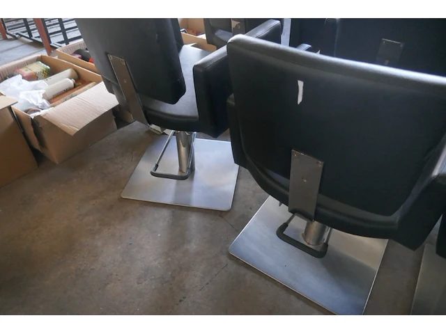 3 kappersstoelen - afbeelding 4 van  4