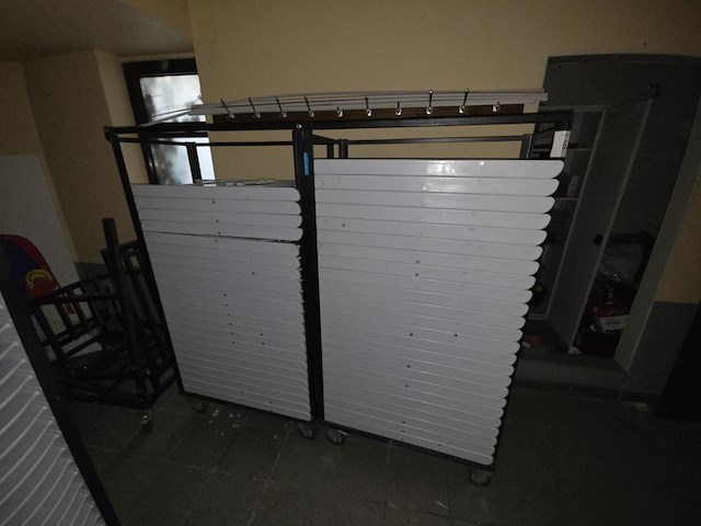 3 karren inh wit plasieken klapstoelen - afbeelding 3 van  7