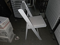 3 karren inh wit plasieken klapstoelen - afbeelding 6 van  7