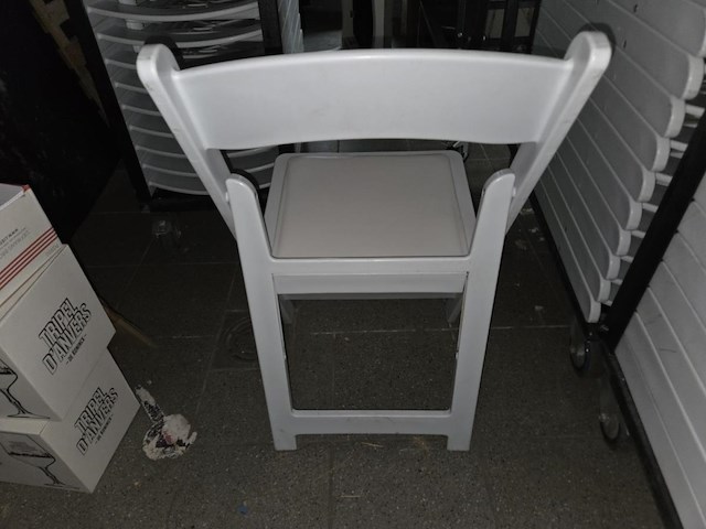 3 karren inh wit plasieken klapstoelen - afbeelding 7 van  7