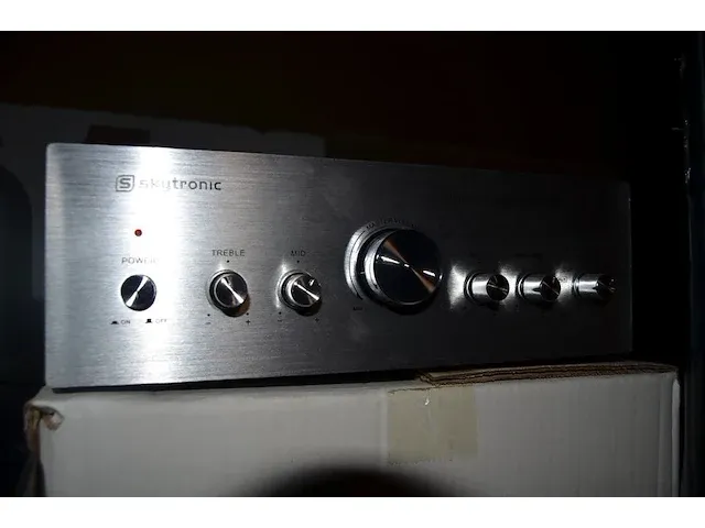 3 klankboxen p&a x-class 100fw 80hm, 2 speakers 40w met muurbeugel art sound, versterker skytronic - afbeelding 2 van  10
