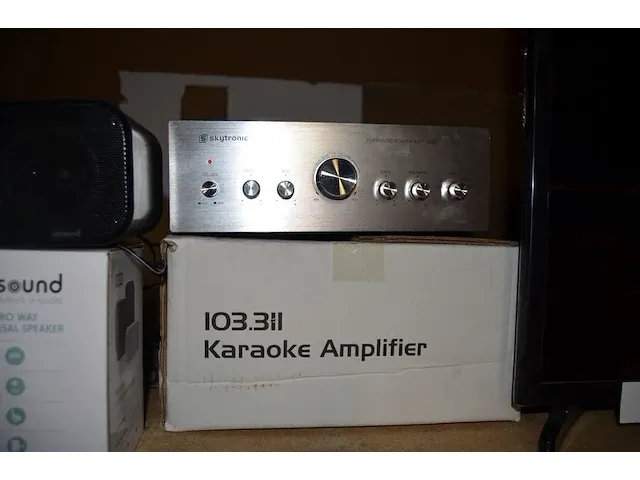 3 klankboxen p&a x-class 100fw 80hm, 2 speakers 40w met muurbeugel art sound, versterker skytronic - afbeelding 10 van  10