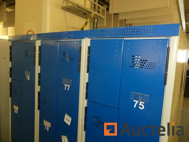 3 kleedkamers met support bank - afbeelding 1 van  5