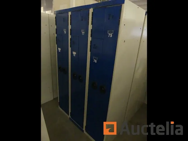 3 kleedkamers met support bank - afbeelding 1 van  6