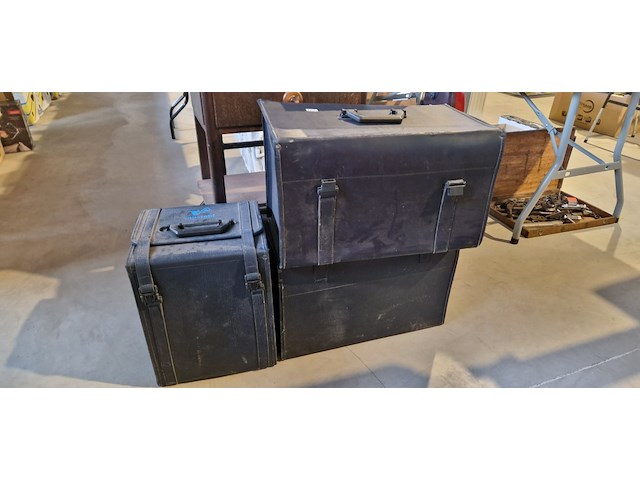 3 koffers vanstahl toonzaal - afbeelding 2 van  2