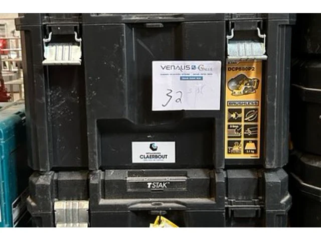 3 lege koffers bosch, dewalt - afbeelding 2 van  2