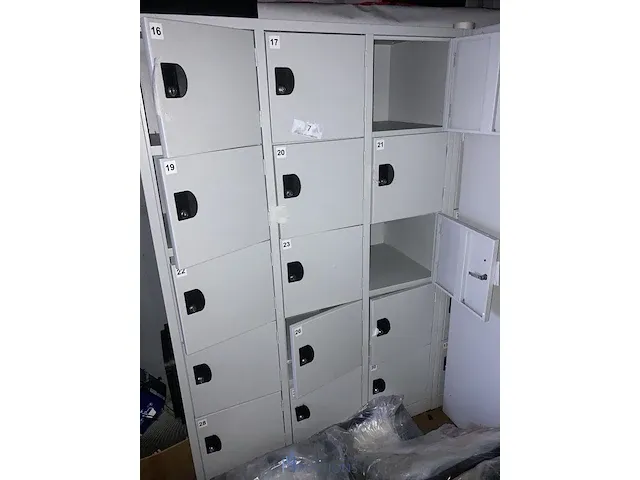 3 lockerkasten manutan - afbeelding 1 van  9