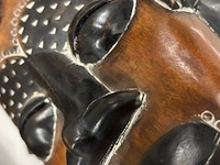 3 maskers en 1 kandelaar - afbeelding 7 van  13
