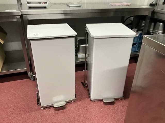 3 metalen afvalemmers/containers - afbeelding 2 van  5