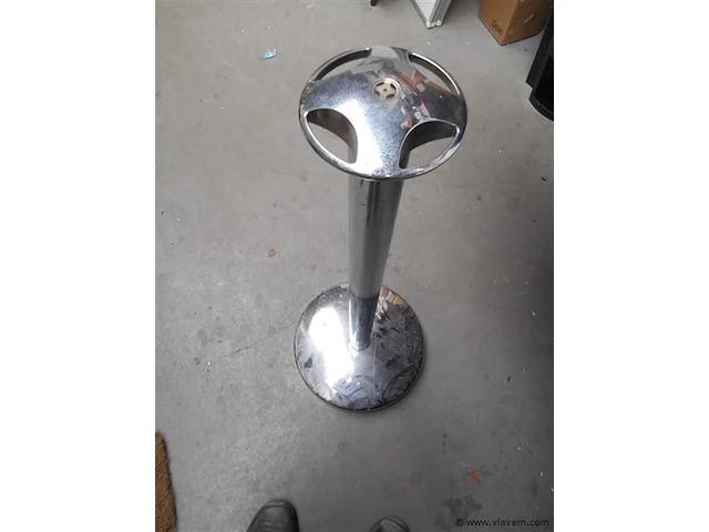 3 metalen afzetpalen - afbeelding 3 van  3