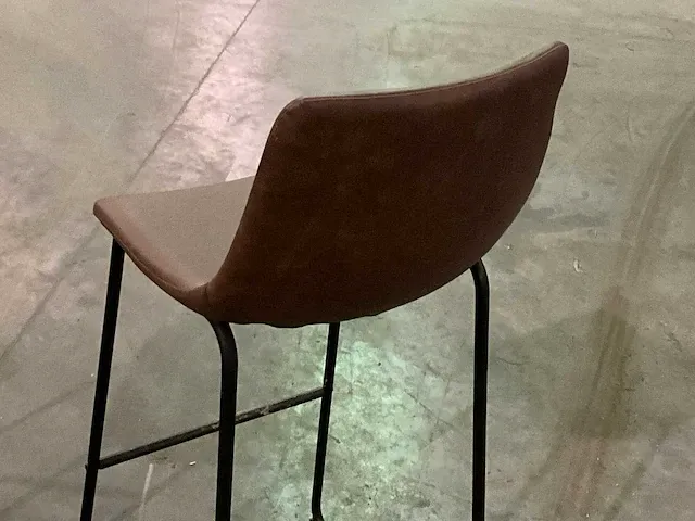 3 metalen barkrukken voorzien van kunstlederen zitting - afbeelding 3 van  3